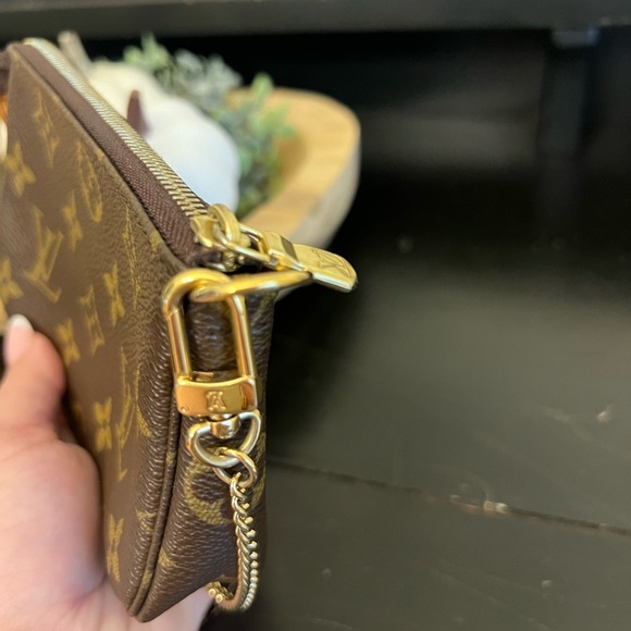Louis Vuitton Monogram Mini Pochette - Picture 3 of 6